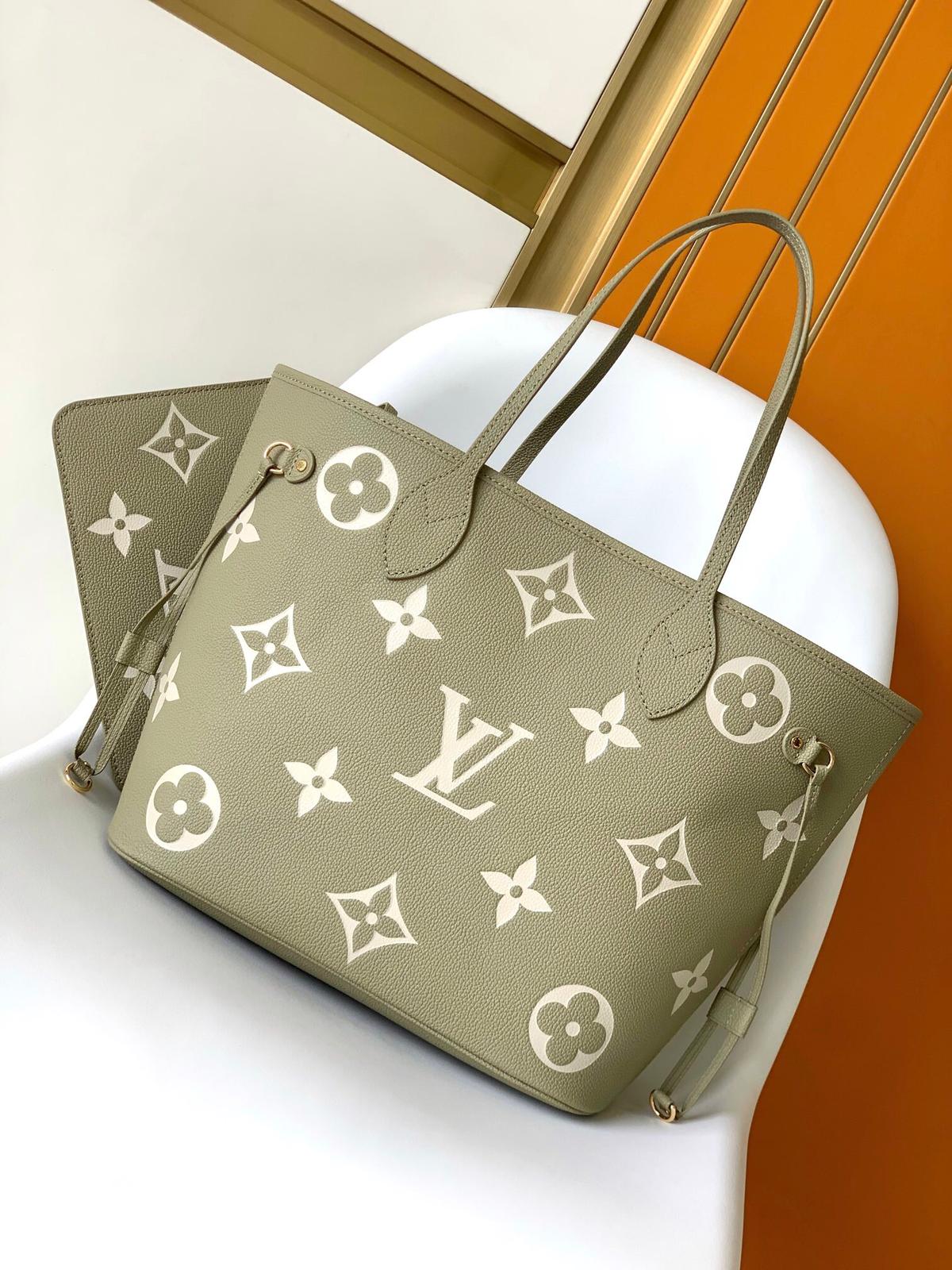 Louis Vuitton (Sage Green Monogram Neverfull)